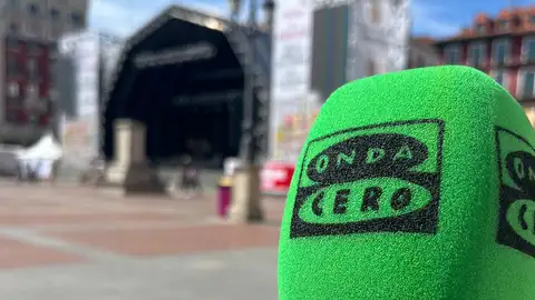 Onda Cero Valladolid se lanza a la calle para vivir y contar en directo las Fiestas de la Virgen de San Lorenzo Imagen de la Plaza Mayor antes de las Fiestas