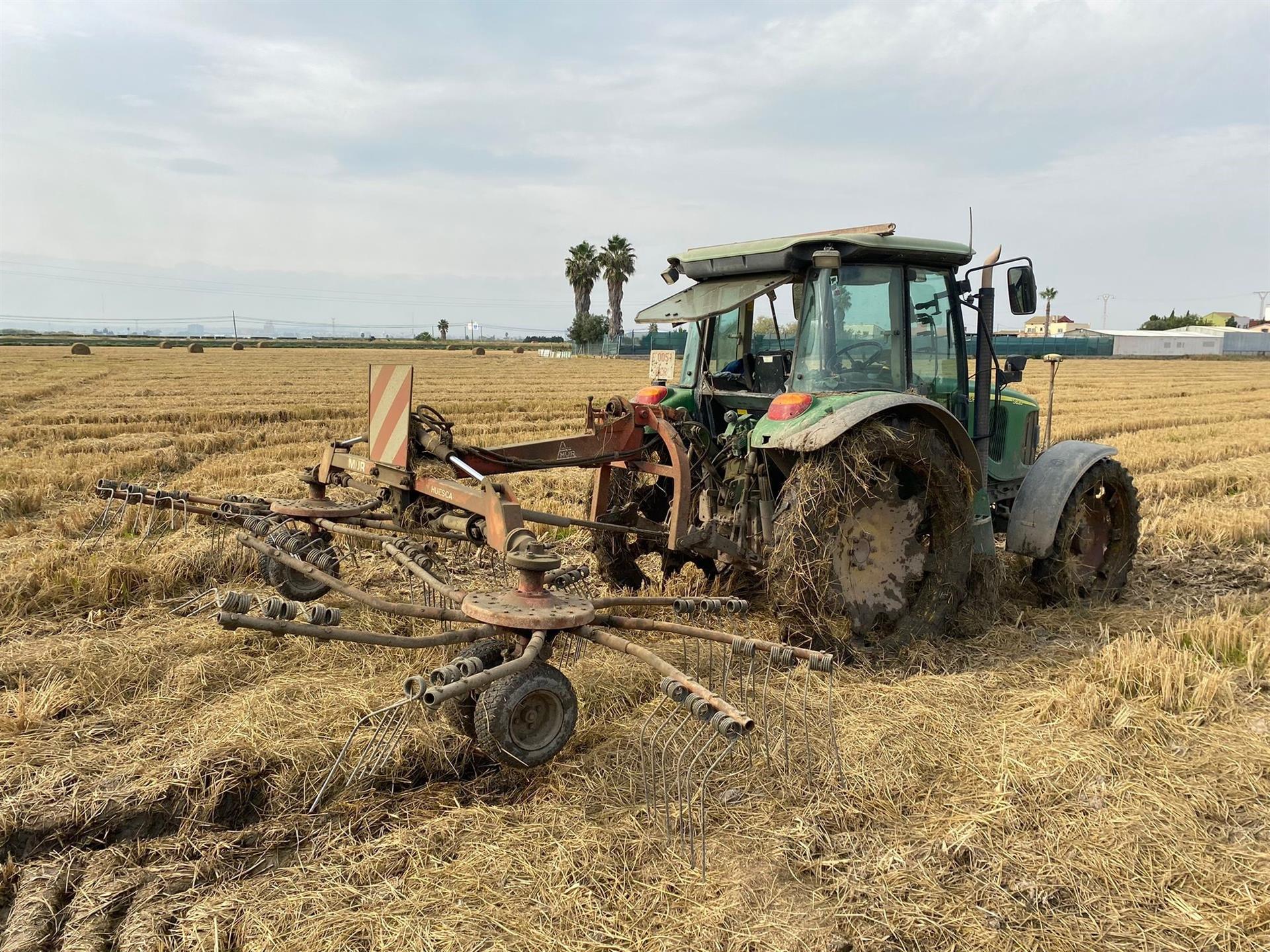 AVA y la Unió Llauradora, "satisfechas" con el acuerdo alcanzado con la Generalitat para la quema de la paja de arroz AVA y la Unió Llauradora, "satisfechas" con el acuerdo alcanzado con la Generalitat para la quema de la paja de arroz