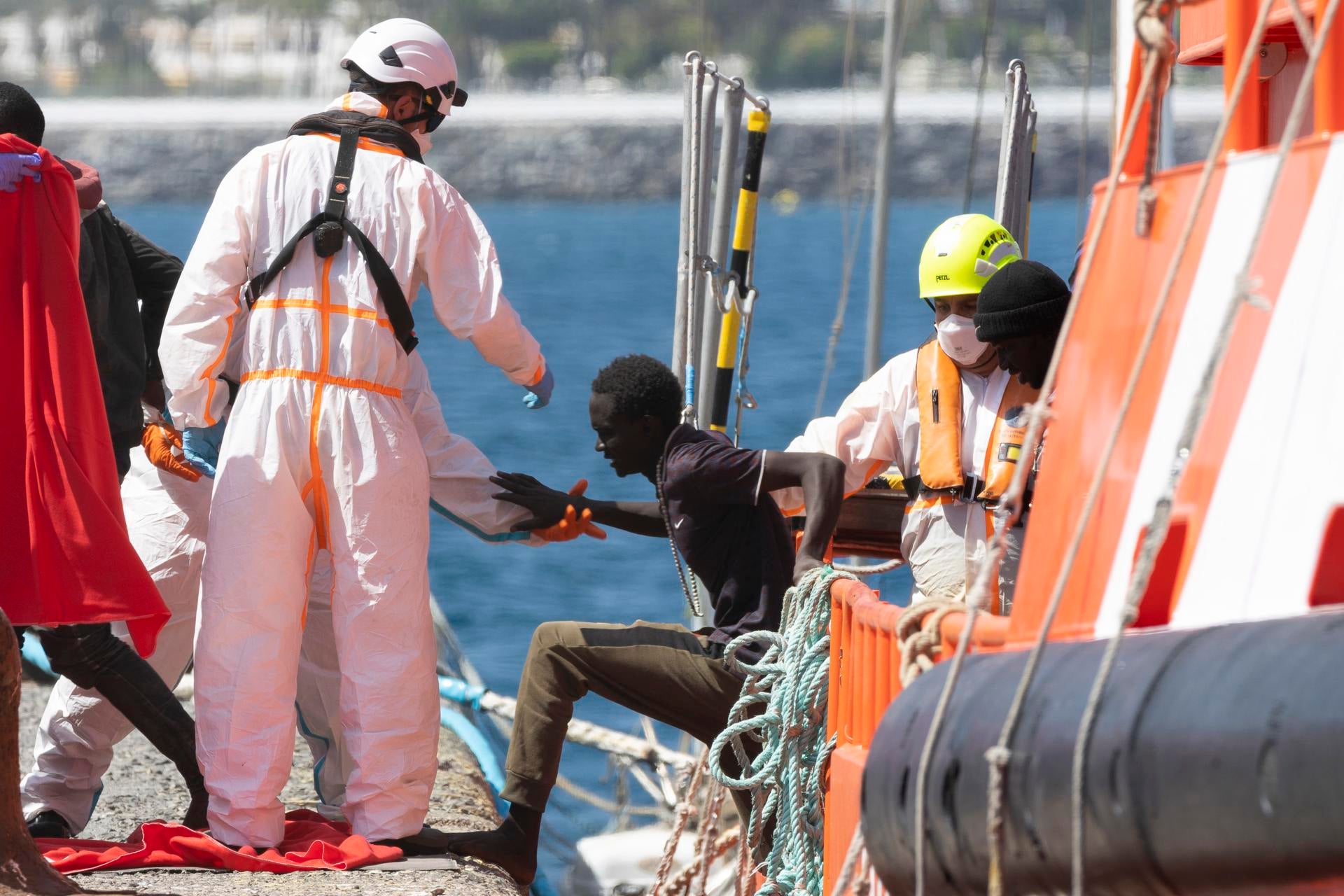 Un cayuco en La Gomera eleva a más de 1.800 los migrantes llegados a Canarias esta semana Un cayuco en La Gomera eleva a más de 1.800 los migrantes llegados a Canarias esta semana