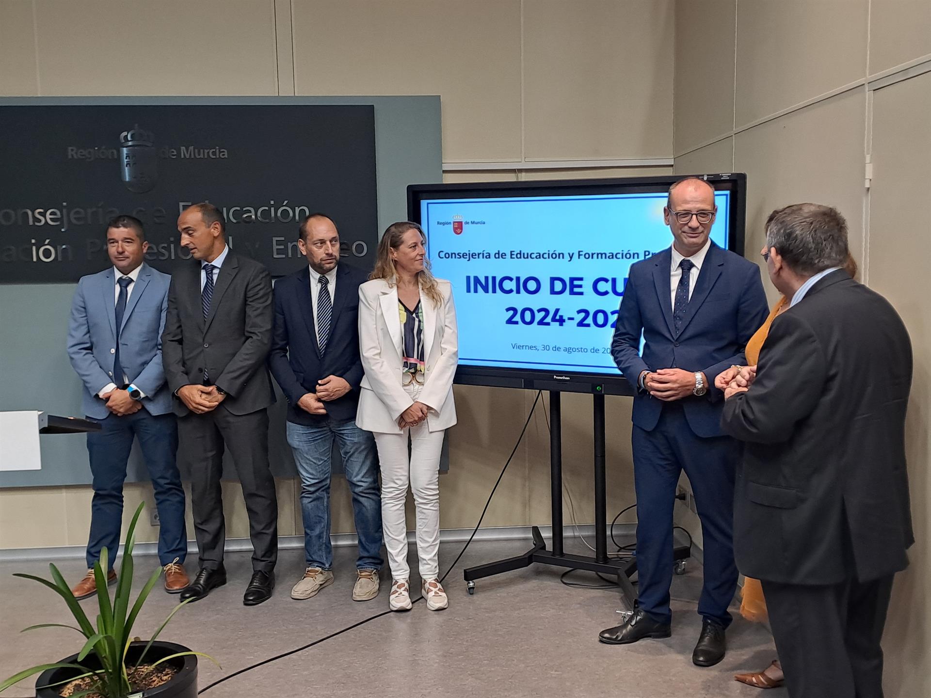 El nuevo curso escolar comienza con más de 320.0000 plazas ofertadas y la contratación de 1.150 docentes El nuevo curso escolar comienza con más de 320.0000 plazas ofertadas y la contratación de 1.150 docentes
