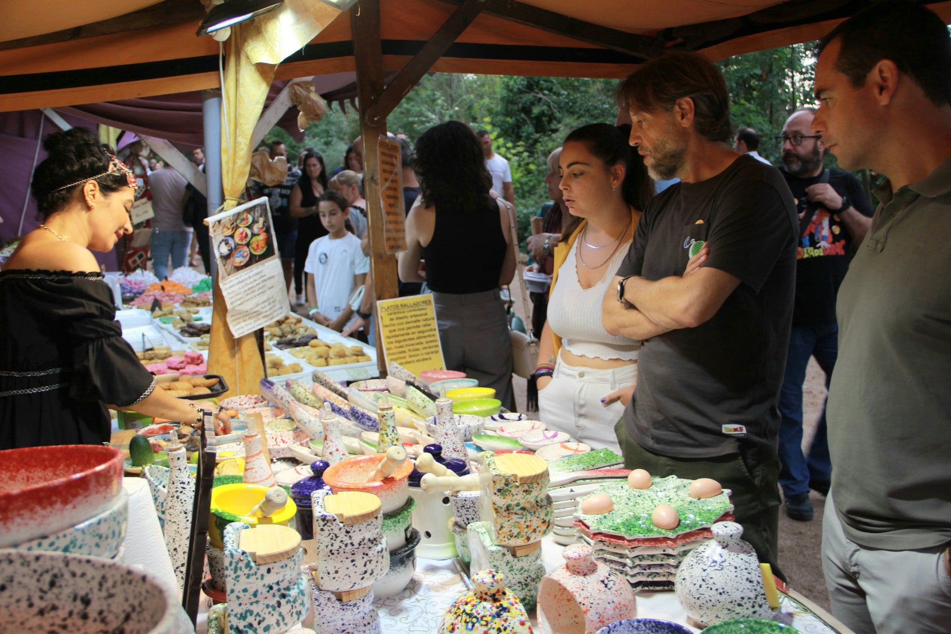 El Mercado de Época invita a través de 120 puestos a sumergirse en un viaje a la época medieval en Palencia El Mercado de Época invita a través de 120 puestos a sumergirse en un viaje a la época medieval en Palencia