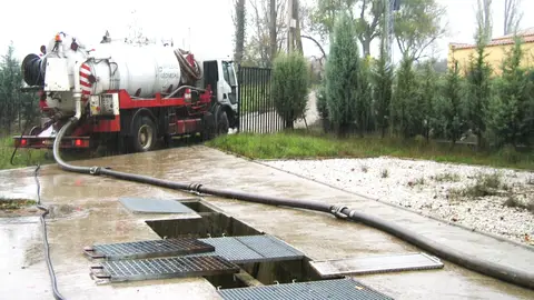 Diputación destina 223.000€ para ayudar a los municipios de Palencia en las labores de limpieza de sus fosas sépticas .