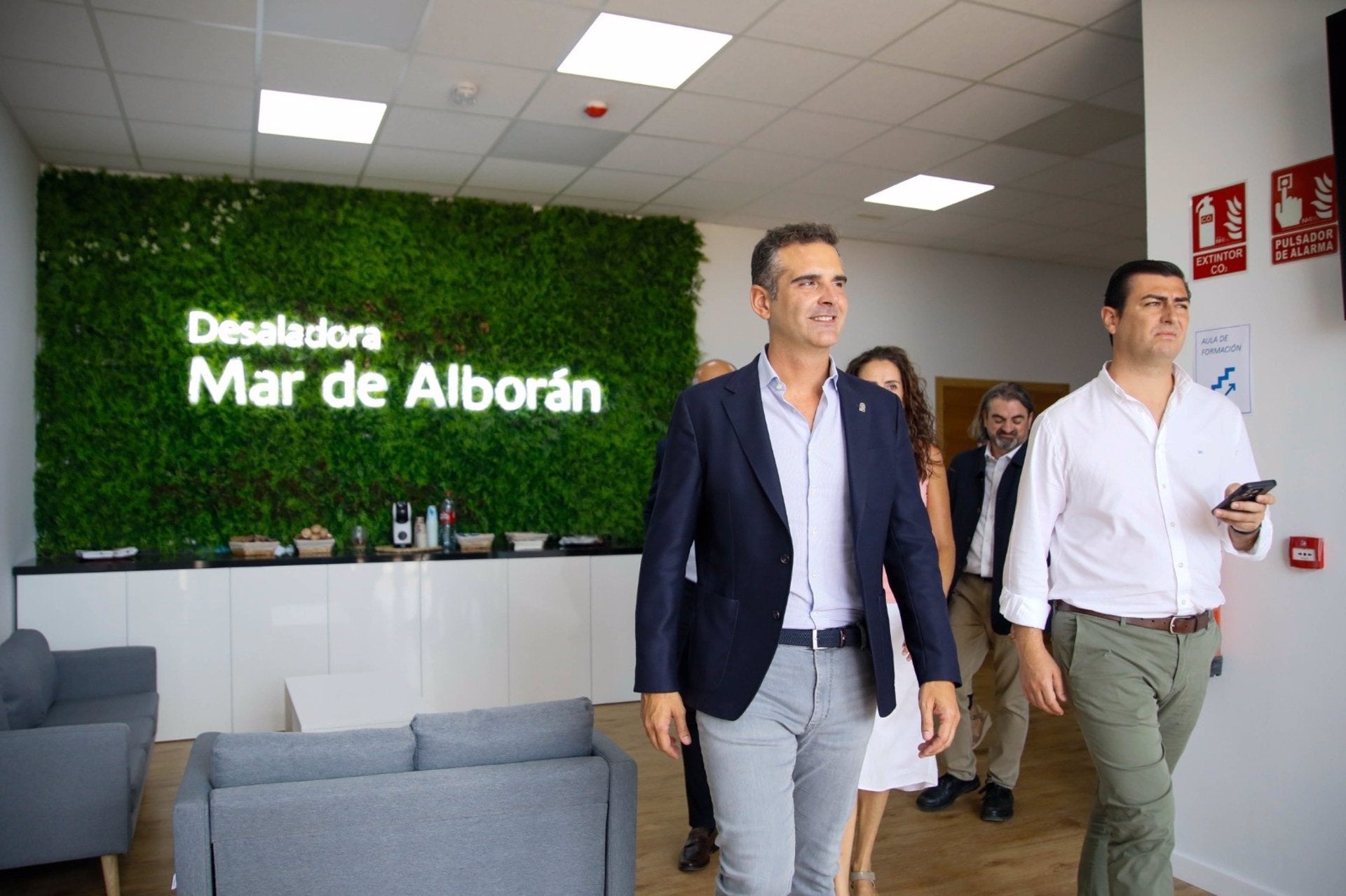 Junta colabora con regantes para que la desaladora Mar de Alborán incremente su producción el próximo verano Junta colabora con regantes para que la desaladora Mar de Alborán incremente su producción el próximo verano