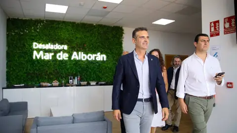 El consejero de Agricultura, Pesca, Agua y Desarrollo Rural, Ramón Fernández-Pacheco, visita la instalación de la desaladora Mar de Alborán El consejero de Agricultura, Pesca, Agua y Desarrollo Rural, Ramón Fernández-Pacheco, visita la instalación de la desaladora Mar de Alborán
