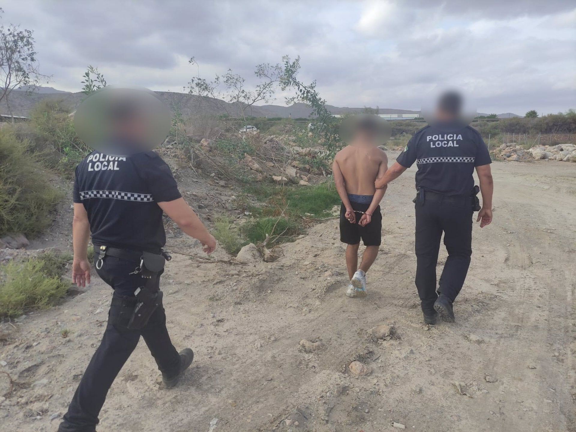 La Policía Local de Níjar detiene a dos individuos tras el robo frustrado de una vivienda La Policía Local de Níjar detiene a dos individuos tras el robo frustrado de una vivienda