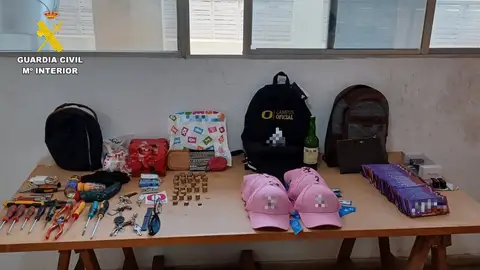 Detenido un hombre por siete robos en el interior de vehículos y uno en una casa en Oliva Detenido un hombre por siete robos en el interior de vehículos y uno en una casa en Oliva