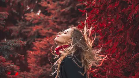 La moda de otoño se tiñe de rojo oscuro Donkeycool
