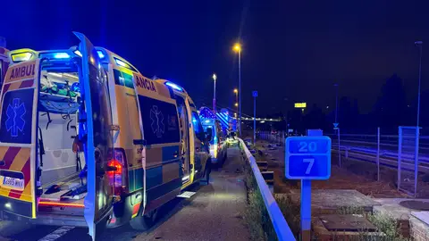 Tres muertos y dos heridos graves tras el coche frontal de un kamikaze con otro vehículo y una moto en la A-6 en Las Rozas Tres muertos y dos heridos graves tras el coche frontal de un kamikaze con otro vehículo y una moto en la A-6 en Las Rozas