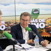 Alberto Núñez Feijóo durante la entrevista con Carlos Alsina