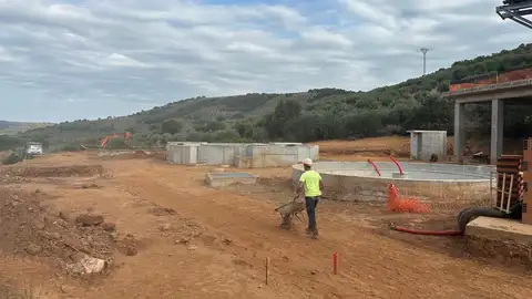La Junta invierte más de 6 millones de euros en la construcción de 2 obras hidráulicas en Cañamero y Castañar de Ibor La Junta invierte más de 6 millones de euros en la construcción de 2 obras hidráulicas en Cañamero y Castañar de Ibor