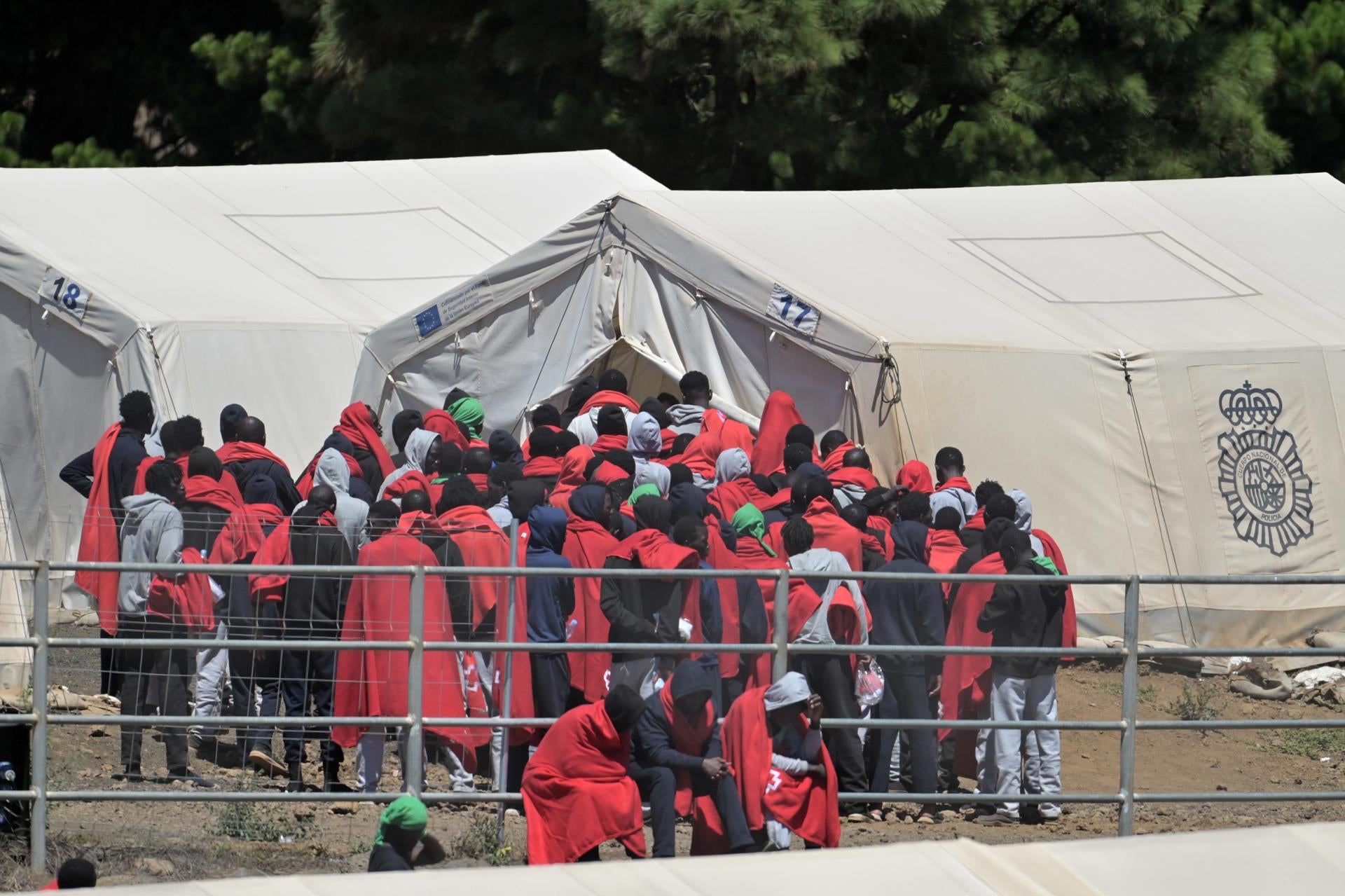 ¿La única solución para la inmensa mayoría de migrantes es recurrir a las pateras y cayucos? ¿La única solución para la inmensa mayoría de migrantes es recurrir a las pateras y cayucos?