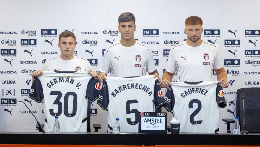 Valera, Caufriez y Barrenechea, presentados con el Valencia