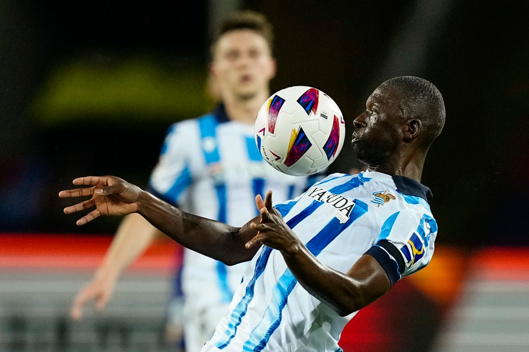 Traoré: rotura del ligamento cruzado de la rodilla derecha Traoré: rotura del ligamento cruzado de la rodilla derecha