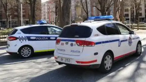 Coches patrulla de la policía vasca Coches patrulla de la policía vasca