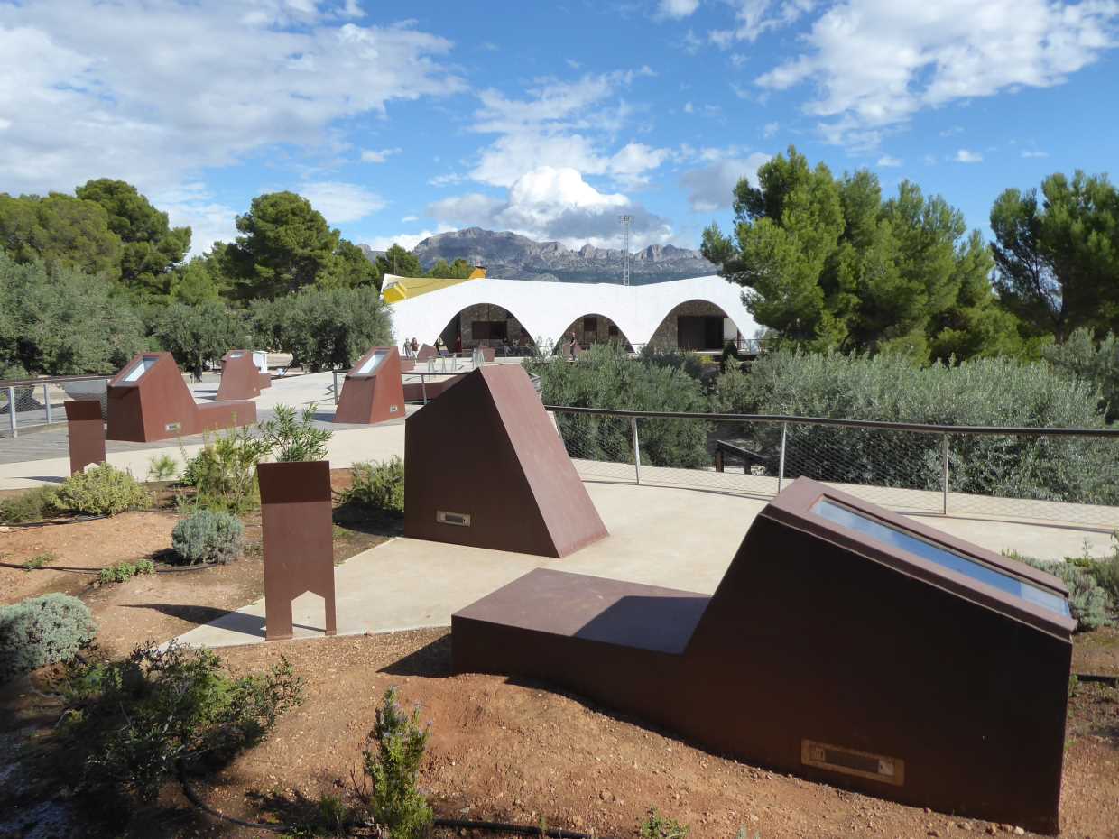 Conselleria firma un acuerdo pionero con La Nucía para potenciar la actividad del CEM Captivador Conselleria firma un acuerdo pionero con La Nucía para potenciar la actividad del CEM Captivador