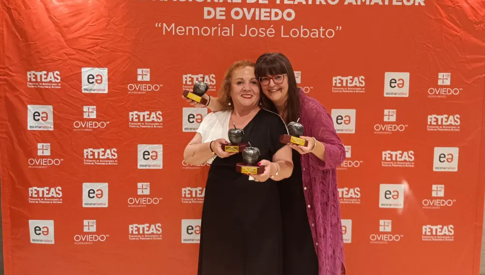 Actrices del Teatro Baluarte de P. de Vega distinguidas, Begoña Moncada y Rosi Unibaso. Actrices del Teatro Baluarte de P. de Vega distinguidas, Begoña Moncada y Rosi Unibaso.