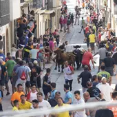 Archivo - Festejo de 'bous al carrer' en imagen de archivo - Archivo - Festejo de 'bous al carrer' en imagen de archivo -
