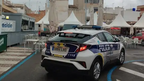 La Policía Local de Burriana destina un dispositivo para inspeccionar la limpieza de la vía pública por los casales de peñas La Policía Local de Burriana destina un dispositivo para inspeccionar la limpieza de la vía pública por los casales de peñas