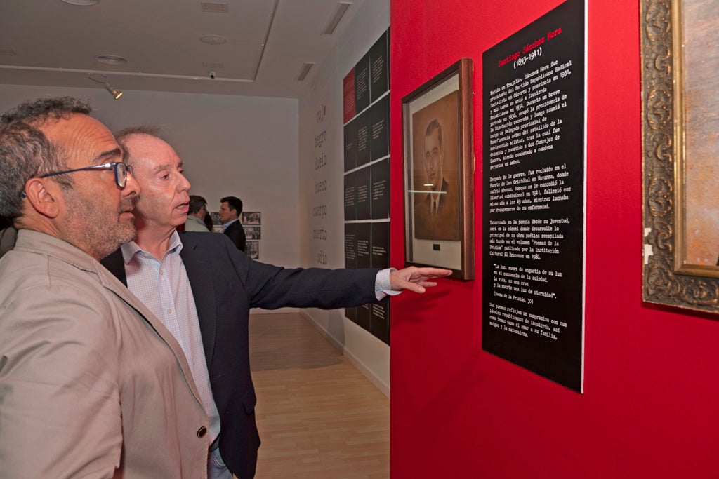 La exposición 'Depurados' sobre el cese de funcionarios "silenciados" por el franquismo llega a Rosalejo La exposición 'Depurados' sobre el cese de funcionarios "silenciados" por el franquismo llega a Rosalejo