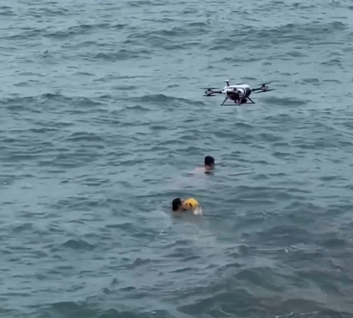 Simulacro de rescate en la Playa de Puerto de Sagunto: Drones, motos acuáticas y hasta una ambulancia Simulacro de rescate en la Playa de Puerto de Sagunto: Drones, motos acuáticas y hasta una ambulancia