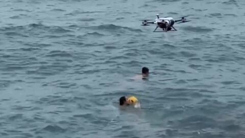 Uno de los momentos del simulacro de rescate en la Playa de Puerto de Sagunto