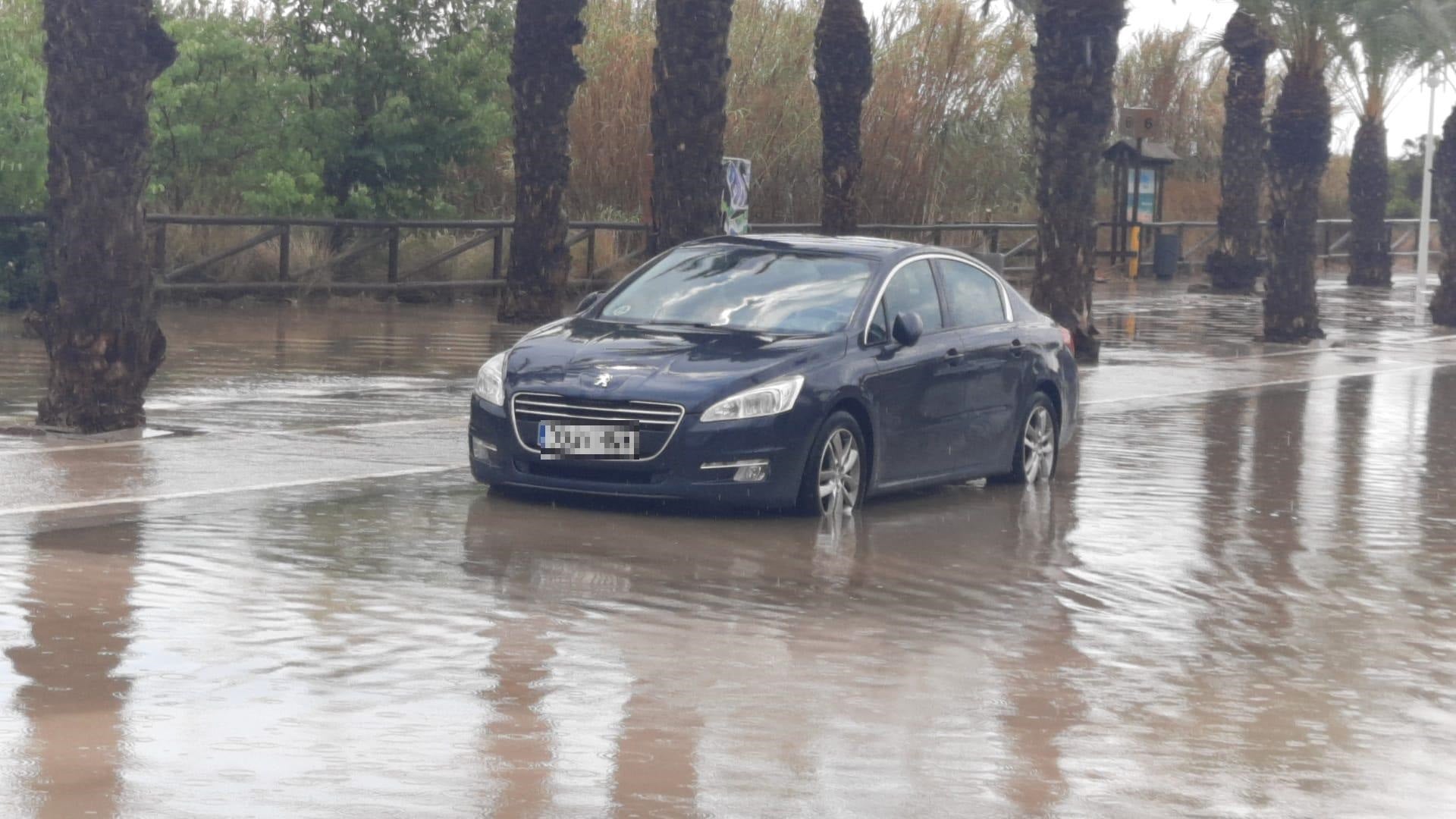 La lluvia cae con intensidad en zonas de costa como Los Arenales del Sol de Elche La lluvia cae con intensidad en zonas de costa como Los Arenales del Sol de Elche