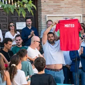 Page destaca el gesto del Papa, que ha firmado la camiseta de Mateo, el joven asesinado en Mocejón Page destaca el gesto del Papa, que ha firmado la camiseta de Mateo, el joven asesinado en Mocejón