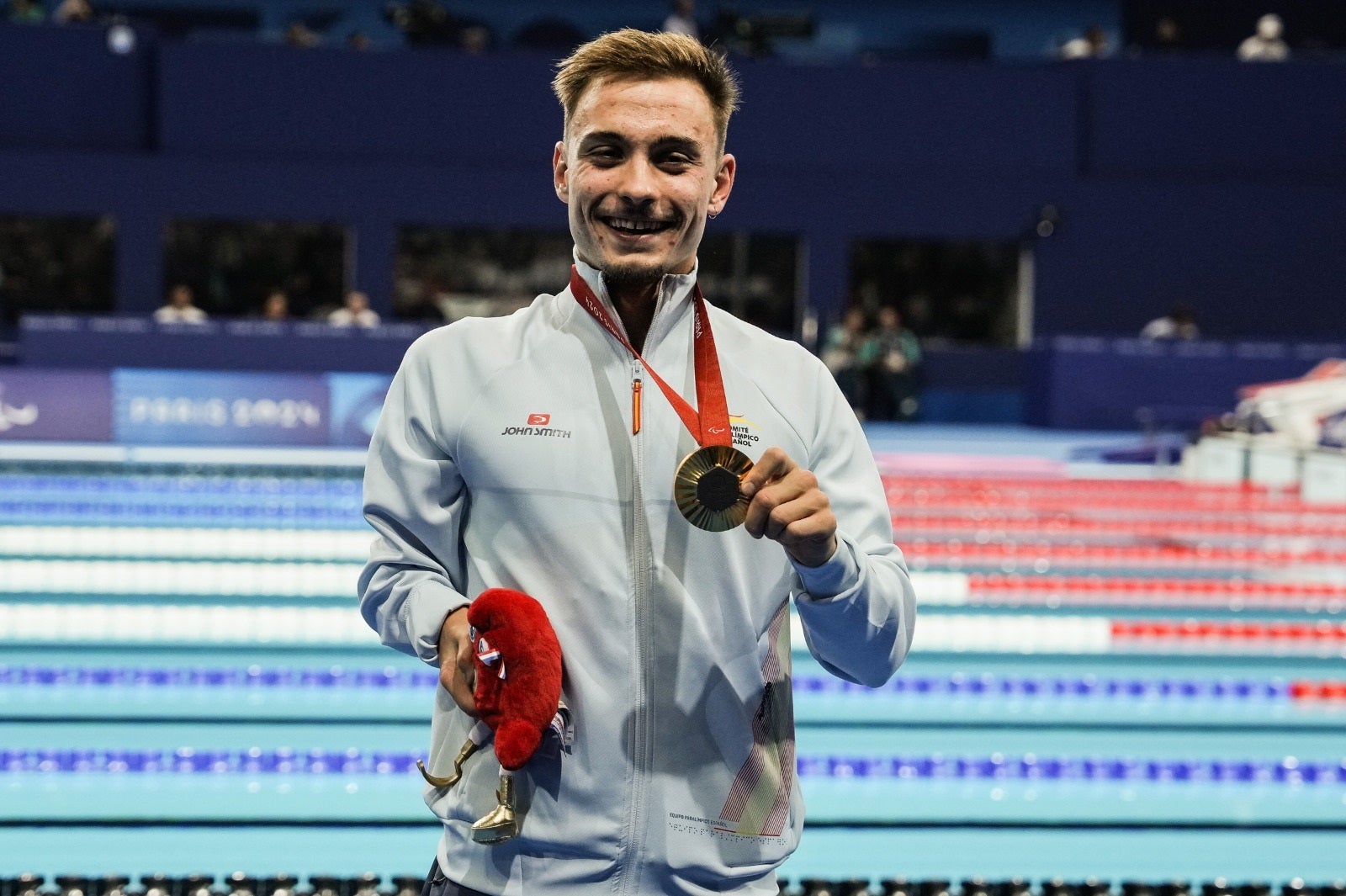 Íñigo Llopis: "Todavía estoy asimilando tener los tres colores de medallas" Íñigo Llopis: "Todavía estoy asimilando tener los tres colores de medallas"