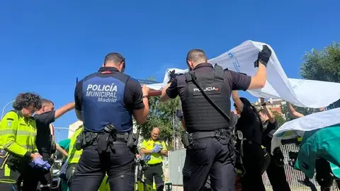 Muere la mujer golpeada por el coche de su pareja en Madrid tras una discusión Muere la mujer golpeada por el coche de su pareja en Madrid tras una discusión