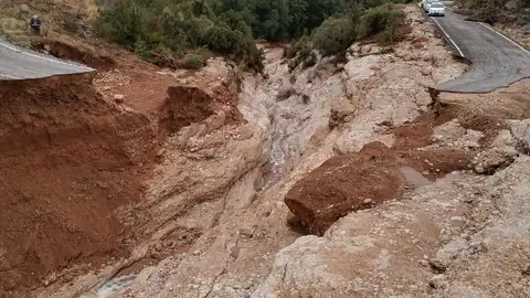 Las lluvias se llevan 30 metros de la A1227 en la Sierra de Guara Las lluvias se llevan 30 metros de la A1227 en la Sierra de Guara