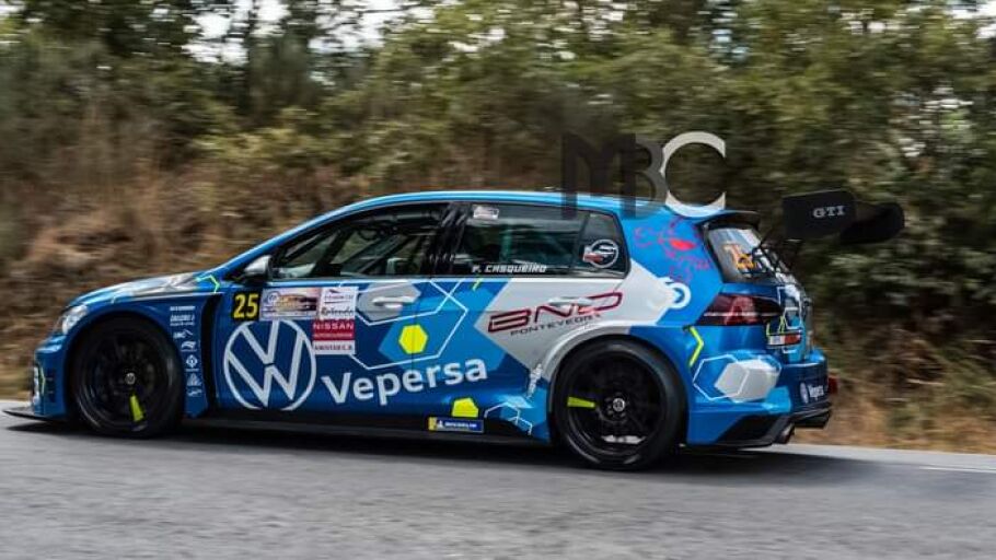  Javier &Aacute;lvarez y su exclusivo golf GTI TCR