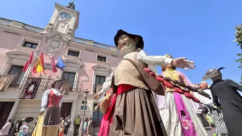 El ejecutivo complutense valora positivamente el dispositivo de seguridad establecido para las Ferias y Fiestas 2024 Comparsa de Gigantes de Alcalá de Henares