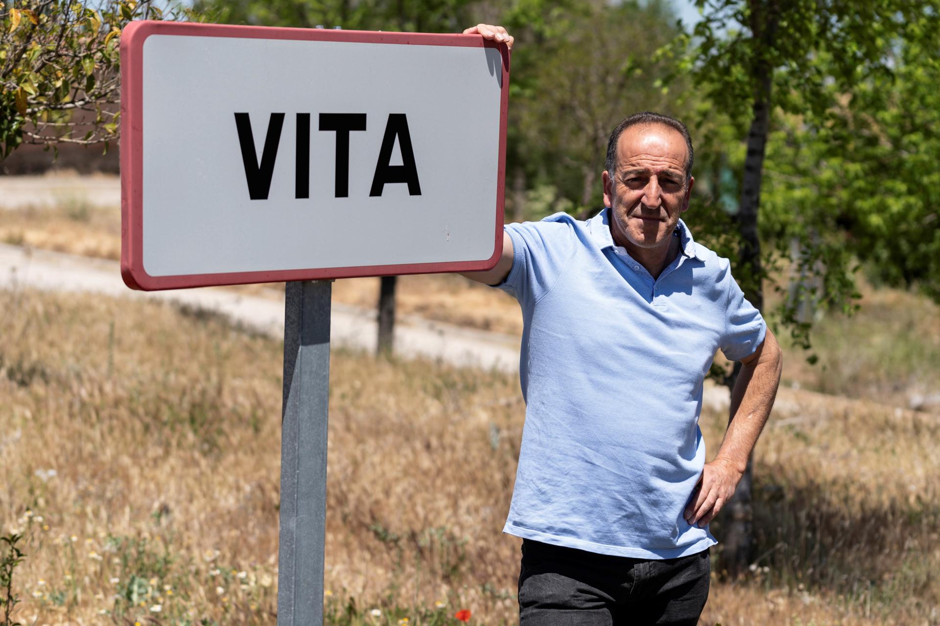 El alcalde Vita se niega a dimitir por la canción pederasta y asegura que se "ha criado con ella" El alcalde Vita se niega a dimitir por la canción pederasta y asegura que se "ha criado con ella"