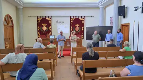 El alcalde, José Benlloch, y la vicealcaldesa, María Fajardo, han recibido a los 20 trabajadores y trabajadoras. El alcalde, José Benlloch, y la vicealcaldesa, María Fajardo, han recibido a los 20 trabajadores y trabajadoras.