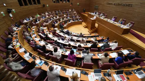 Archivo - Una sesión plenaria en Les Corts Valencianes - Archivo - Una sesión plenaria en Les Corts Valencianes -
