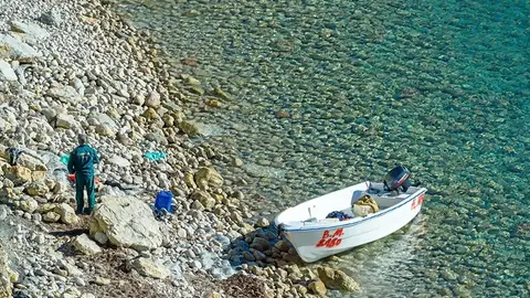 Casi medio centenar de inmigrantes llegan en tres pateras a Formentera en apenas diez minutos Casi medio centenar de inmigrantes llegan en tres pateras a Formentera en apenas diez minutos