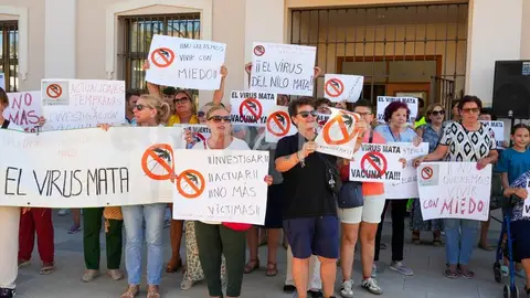 Vecinos protestan por el aumento de casos del virus del Nilo Vecinos protestan por el aumento de casos del virus del Nilo