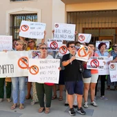 Vecinos protestan por el aumento de casos del virus del Nilo Vecinos protestan por el aumento de casos del virus del Nilo