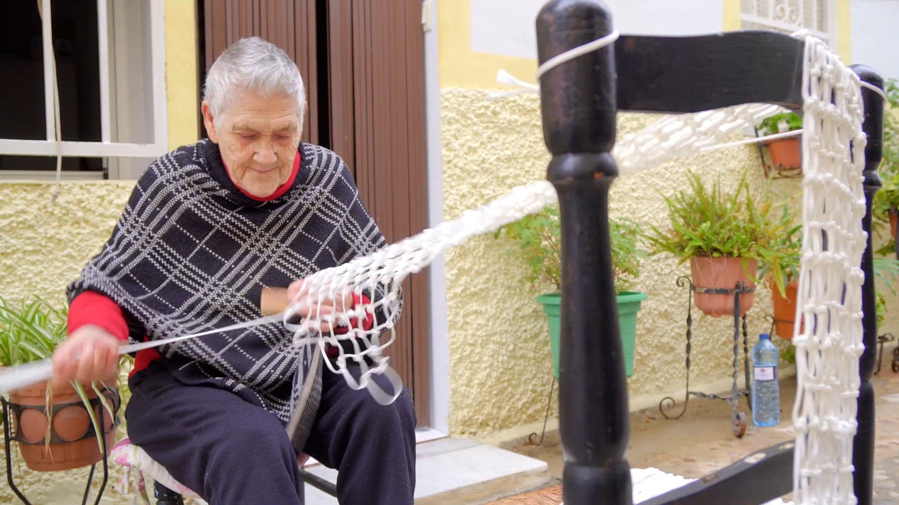 La Vila Vella reúne a rederas activas o jubiladas para recuperar su historia a través de una proyecto de mediación e intervención artística La Vila Vella reúne a rederas activas o jubiladas para recuperar su historia a través de una proyecto de mediación e intervención artística