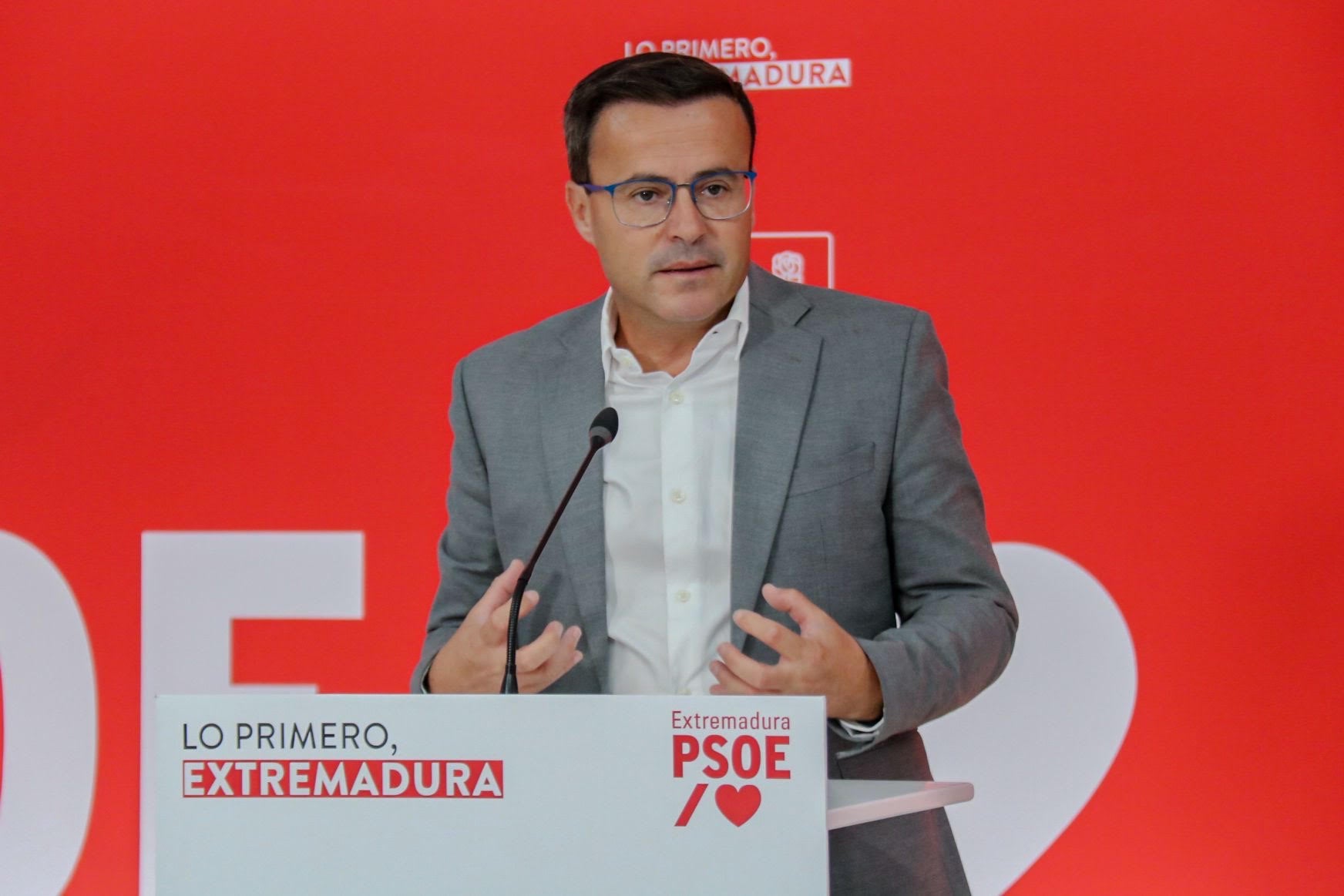 Tras convocarse el Congreso Federal del PSOE, Gallardo tendría que volver a presentarse para liderar al PSOE extremeño en 2025 Tras convocarse el Congreso Federal del PSOE, Gallardo tendría que volver a presentarse para liderar al PSOE extremeño en 2025