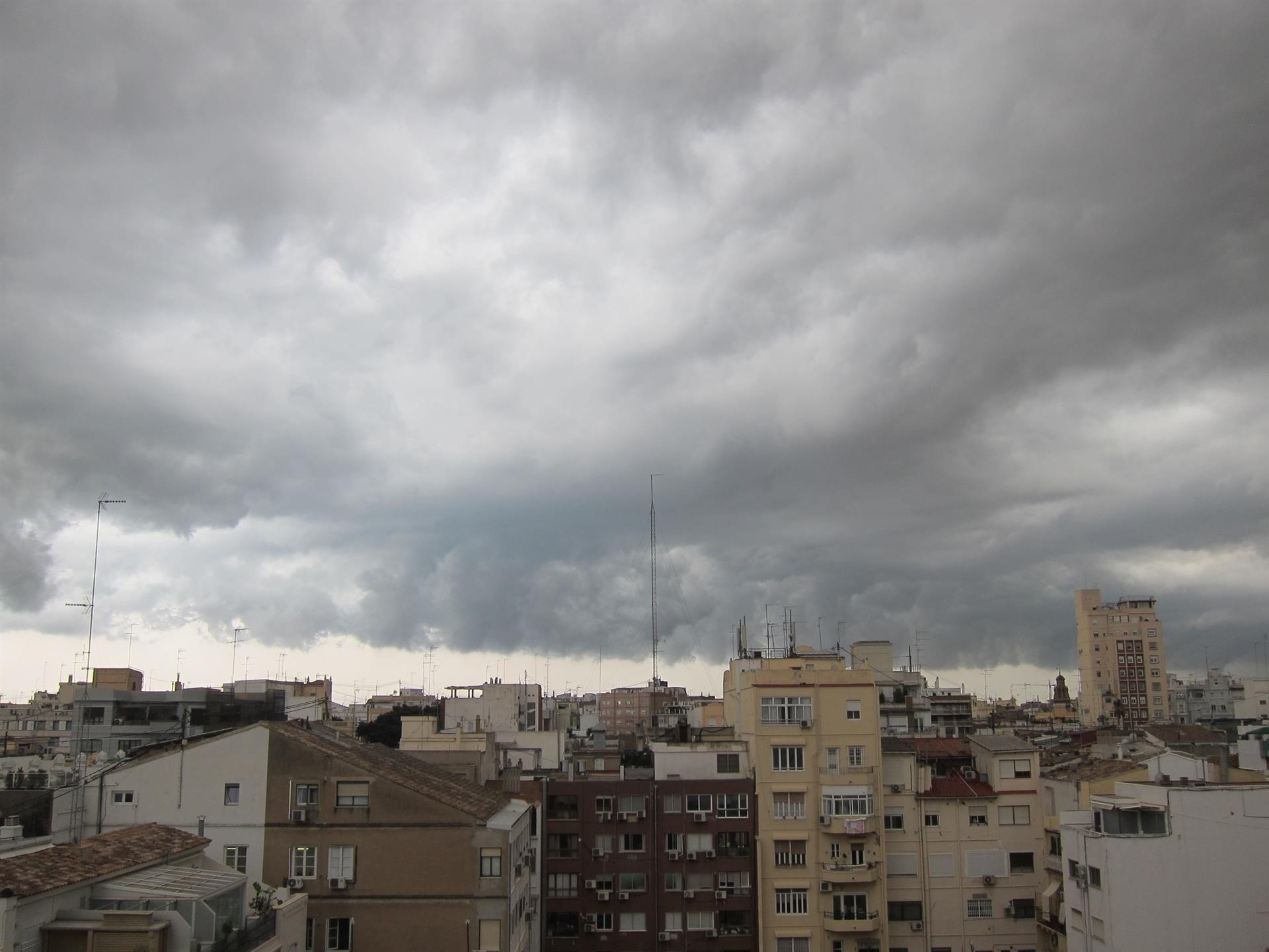 Las lluvias continúan este martes en la Comunitat con posibilidad de granizo Las lluvias continúan este martes en la Comunitat con posibilidad de granizo