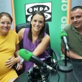 María Coll, Laura Gomila y José Benejam en los estudios de Maó. 