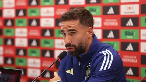 Dani Carvajal durante la rueda de prensa previa al España - Serbia Dani Carvajal durante la rueda de prensa previa al España - Serbia