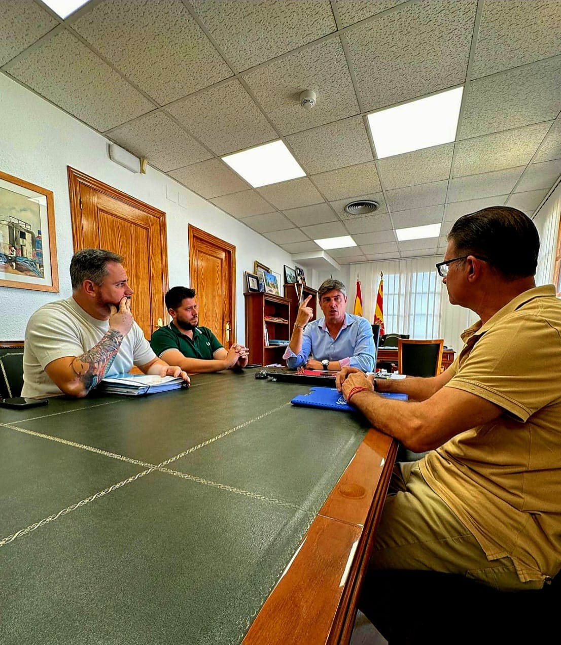 El alcalde de la Vila Joiosa, Marcos Zaragoza, garantiza a los sindicatos que aplicará de forma inminente la carrera profesional El alcalde de la Vila Joiosa, Marcos Zaragoza, garantiza a los sindicatos que aplicará de forma inminente la carrera profesional