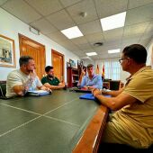 El alcalde de la Vila Joiosa, Marcos Zaragoza, garantiza a los sindicatos que aplicará de forma inminente la carrera profesional