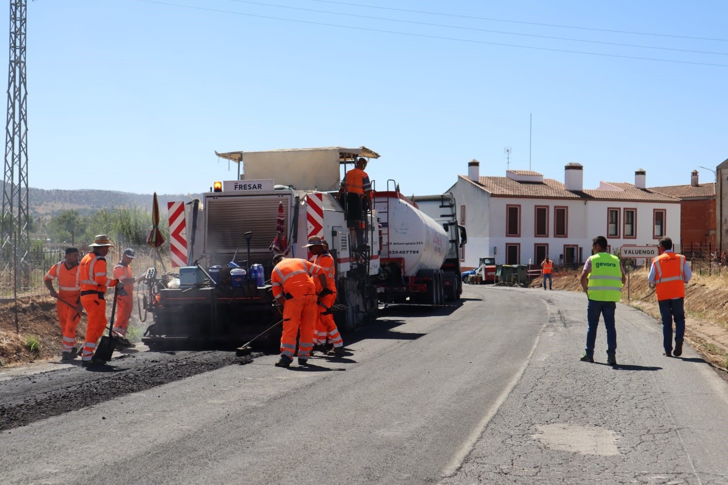 La carretera que une la N-435 y la EX112, en Valuengo, contará en noviembre con mejor firme, señalización y seguridad vial La carretera que une la N-435 y la EX112, en Valuengo, contará en noviembre con mejor firme, señalización y seguridad vial