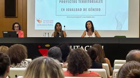 La Diputación de Cáceres perfila con las mancomunidades proyectos para el empoderamiento de la mujer en el mundo rural La Diputación de Cáceres perfila con las mancomunidades proyectos para el empoderamiento de la mujer en el mundo rural