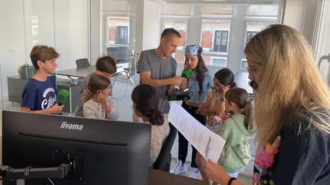 Irene Ramírez junto a un grupo de niños en 'Más de uno' Irene Ramírez junto a un grupo de niños en 'Más de uno'