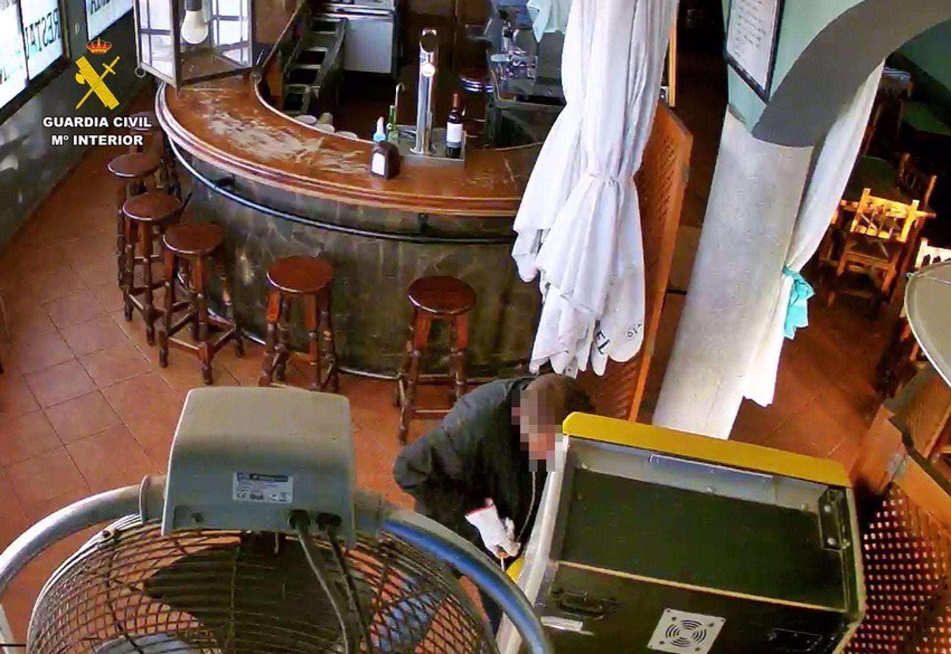 Detenido un hombre por robos en un bar, una ferretería y una nave en Villanueva del Fresno Detenido un hombre por robos en un bar, una ferretería y una nave en Villanueva del Fresno
