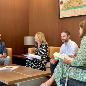 Reunión entre la consellera de Justicia, Salomé Pradas, y el alcalde de Sagunto, Darío Moreno